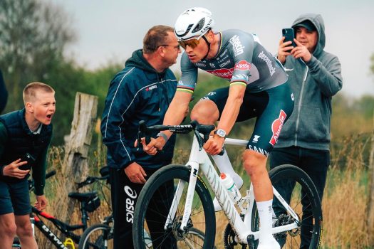 Mathieu van der Poel : Surprise Électrisante au Critérium du Dauphiné 2025