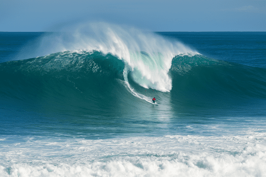 Belharra se réveille : la houle cyclonique frappe la côte basque avec des vagues de 5 mètres
