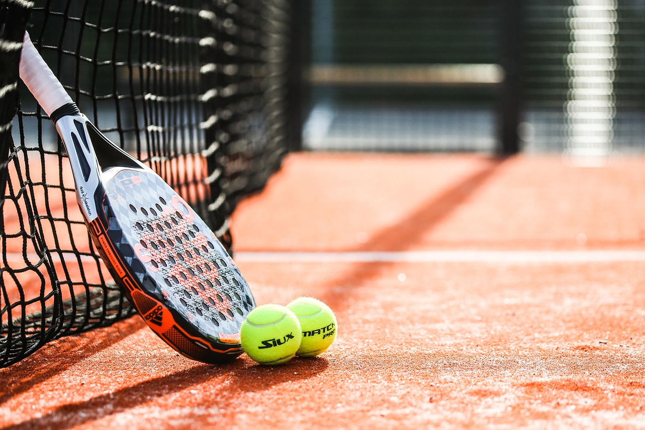 Comment progresser au padel : routine d'entraînement maison en 6