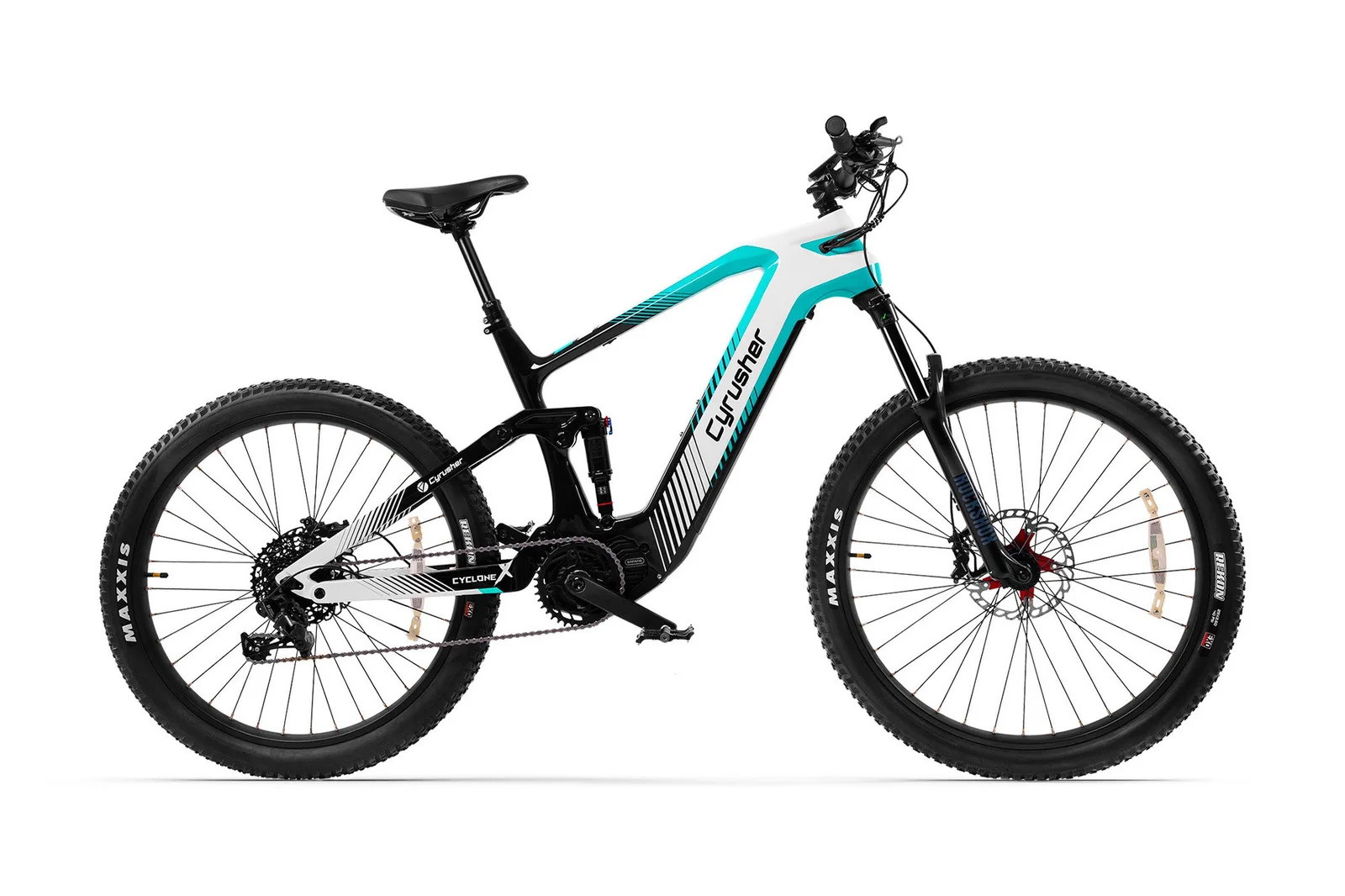 Cyrusher Cyclone X - vélo électrique carbone de profil en situation de test