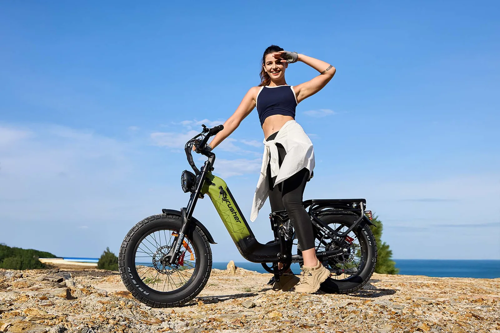 Cyrusher Kommoda 3.0 - cadre bas step-through et batterie integree en situation de test