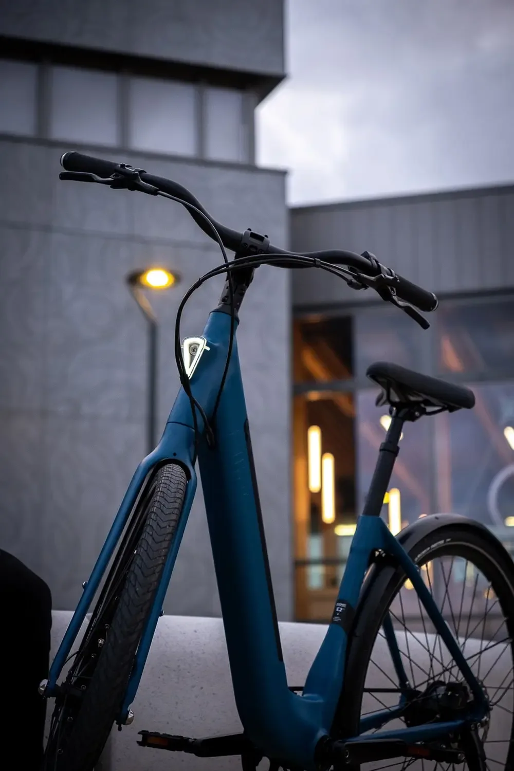 Ellipse Ellipse E2 - finition bleu petrole en situation de test