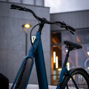 Ellipse Ellipse E2st - velo de ville electrique a cadre bas en situation de test