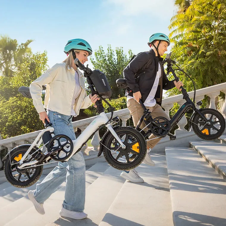 Fiido D3 Pro - portage du vélo pliant dans un escalier en situation de test