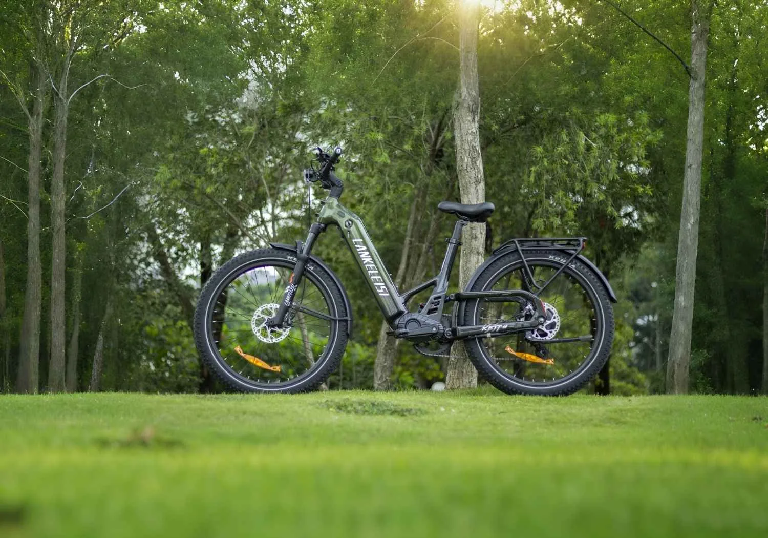 Lankeleisi KETT-8 - velo electrique urbain de profil en situation de test