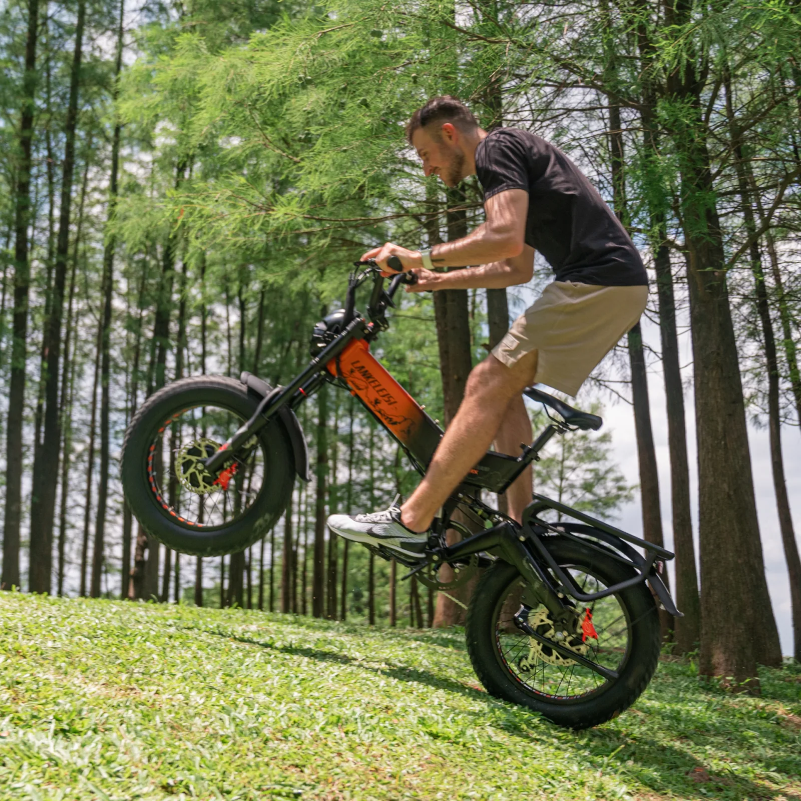 Lankeleisi X3000 Max - bi-moteur en situation de test sur sentier forestier